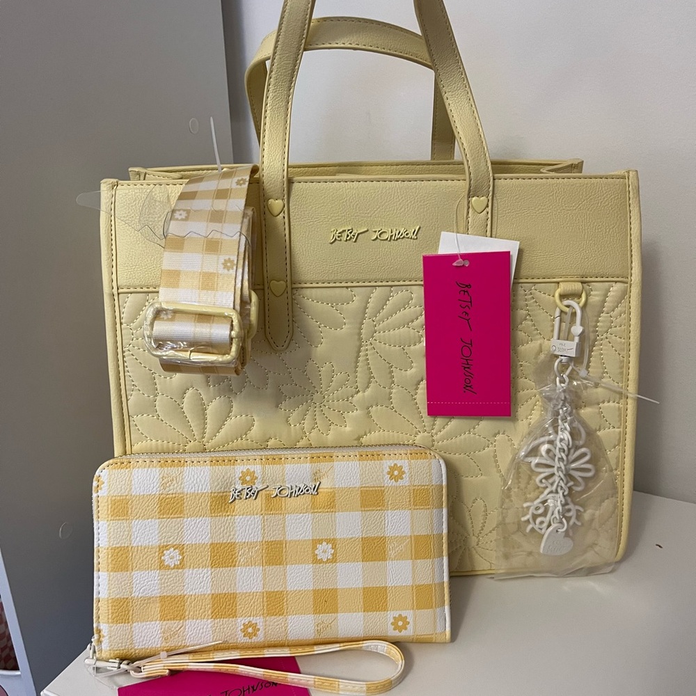 Buyer appreciation- Betsey Johnson Tote/Wristlet - buy a candle get an entry!! - Picture 3 of 11